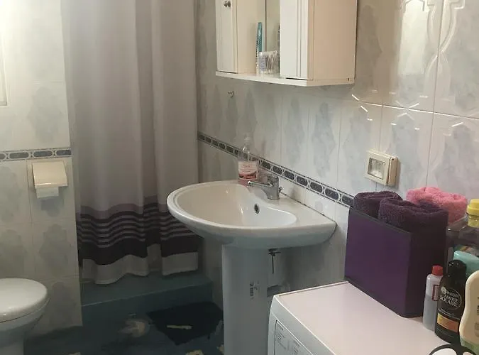 Fantasy Lägenhet Golem (Tirana)